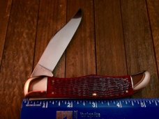 Case Mid Folding Hunter PROTOTYPE, Stunning Red Jigged Bone Serial #0 Case Mid Folding Hunter PROTOTYPE, Stunning Red Jigged Bone Serial #0