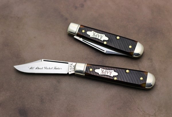 2018 AAPK Club Knife - 3.07" Lick Creek Boys Knife - Antique Yellow Saw Cut Bone- 1095 Steel Blades