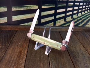 Shapleigh Hardware Diamond Edge 2 Blade Celluloid Pen Knife.  Model DE8