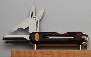 Gerber 4-Blade 2 5/8" Long Multitool In Excellent Condition With Wood Grain Synthetic Covers (927)