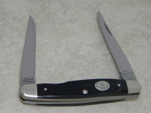Moore Maker, Inc. Matador, Texas USA (Queen Cutlery) 2205 / 2004 Horn Muskrat Knife