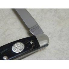 Moore Maker, Inc. Matador, Texas USA (Queen Cutlery) 2205 / 2004 Horn Muskrat Knife Moore Maker, Inc. Matador, Texas USA (Queen Cutlery) 2205 / 2004 Horn Muskrat Knife