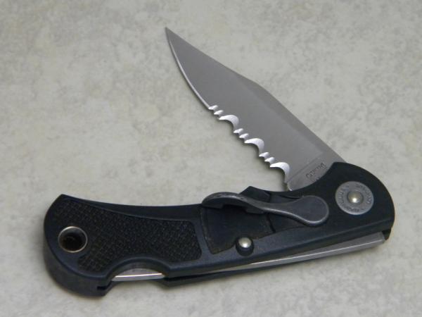 Camillus New York USA Black Zytel Patented Model 5849 LEV-R-LOK Partial Serrated Lockback Knife Camillus New York USA Black Zytel Patented Model 5849 LEV-R-LOK Partial Serrated Lockback Knife