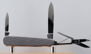 Hoffritz 4-Blade 2 1/2" Long Pen Knife In Excellent Condition With Stainless Steel Covers (951)