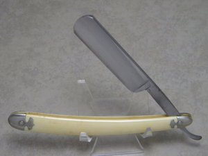 Vintage Cattaraugus Cutlery Co. Little Valley NY B52T Imitation Ivory Round Straight Razor