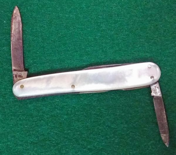 W.H. Morley & Sons – Clover Brand - MOP Sleeveboard Lobster