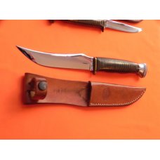 Vintage Ka-Bar 2 Fixed Blade Set Hunting Knives w/ Stacked Handles + Original Sheaths. - NOS & M/NM Vintage Ka-Bar 2 Fixed Blade Set Hunting Knives w/ Stacked Handles + Original Sheaths. - NOS & M/NM