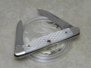 Queen Cutlery Co. Titusville PA Carved Pearl #6 Miniature Pen Knife