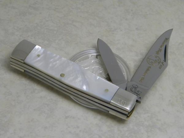 Queen Steel Made in USA Q82 Pearl "Wolverine Knife Collectors Club" Gunstock Jack Knife c.1982 Queen Steel Made in USA Q82 Pearl "Wolverine Knife Collectors Club" Gunstock Jack Knife c.1982