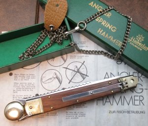 Fisherman's Knife. Hubertus Auto. Fish Bonker Anglers Spring Hammer Knife. In the Box. ........(760)