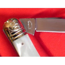 Robeson (Crown Jewel) Whittler w Flawless Mother Of Pearl Handles +Crown +Blue Stones +Gold Etching Robeson (Crown Jewel) Whittler w Flawless Mother Of Pearl Handles +Crown +Blue Stones +Gold Etching