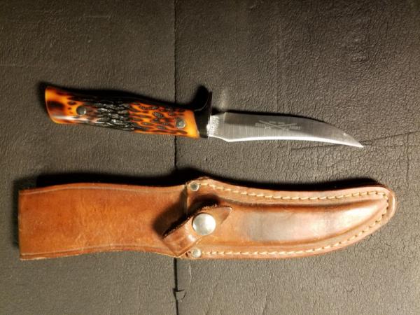 Vintage near mint Camillus Blue Ridge model 1011 with original sheath and sword brand blade etch!