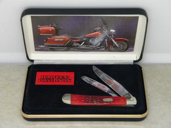 Case XX USA 1998 Red Bone 6254 90th Anniv. Harley Davidson Trapper Knife in Display Box Case XX USA 1998 Red Bone 6254 90th Anniv. Harley Davidson Trapper Knife in Display Box