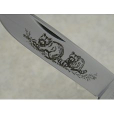 Western USA S-693 D Jigged Delrin Linerlock 1 Blade Trapper Knife with Raccoon Etch c.1980 Western USA S-693 D Jigged Delrin Linerlock 1 Blade Trapper Knife with Raccoon Etch c.1980