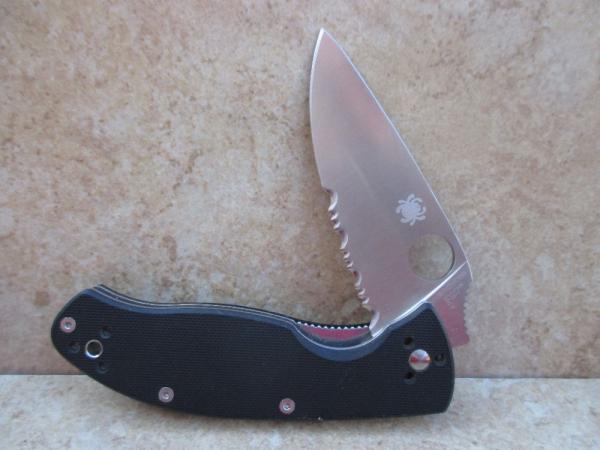 Spyderco Tenacious With Combo Edge (partially serrated) Spyderco Tenacious With Combo Edge (partially serrated)