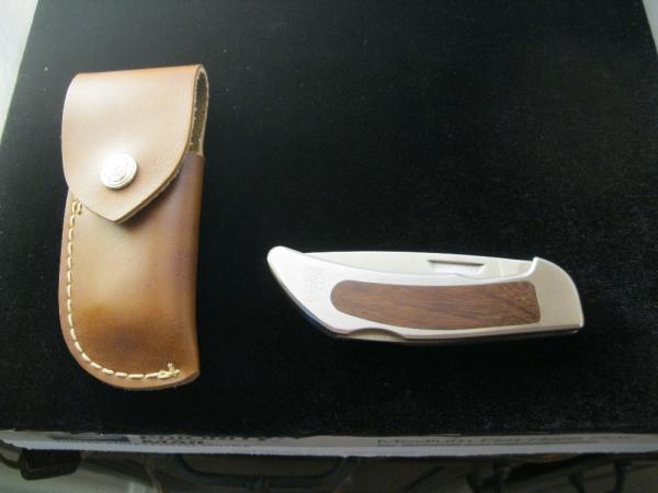 Smith & Wesson Model 6061 Maverick Folding Knife USA Made with Leather Sheath Smith & Wesson Model 6061 Maverick Folding Knife USA Made with Leather Sheath