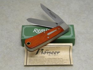 Remington UMC USA 2003 Wood R1178C Bullet Pioneer Trapper Knife in Box