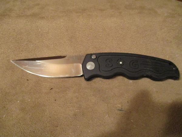 SOG TACTICAL BUTTON AUTOMATIC SOG TACTICAL BUTTON AUTOMATIC