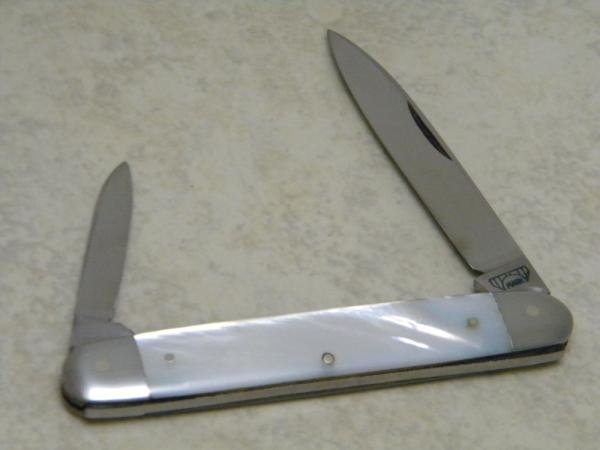 E Bruckmann Solingen Germany Pearl Equal End Pen Knife - C. 1891-1956 E Bruckmann Solingen Germany Pearl Equal End Pen Knife - C. 1891-1956