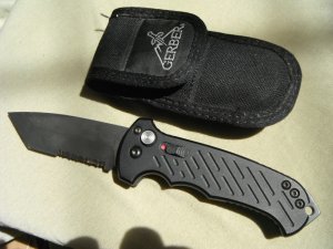 Gerber USA Auto 06 Tanto Automatic Knife Aluminum (3.7" S30V Black Serr). W/pouch. Made in USA!