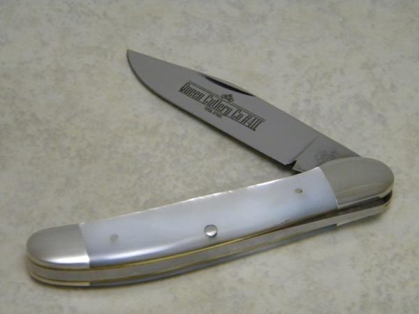 Queen Cutlery Co Titusville PA #41L Mother of Pearl Linerlock Copperhead Knife Queen Cutlery Co Titusville PA #41L Mother of Pearl Linerlock Copperhead Knife