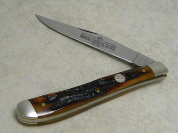Queen Cutlery Co. Titusville PA, USA PH-D2 Bone Stag #11 Slimline Trapper Farmers Jack Knife Queen Cutlery Co. Titusville PA, USA PH-D2 Bone Stag #11 Slimline Trapper Farmers Jack Knife