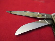 Fight'N Rooster 4 Blade Pearl Stockman Fight'N Rooster 4 Blade Pearl Stockman