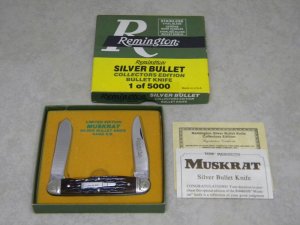 Remington UMC USA 1988 Genuine Bone R4466 Engraved Silver Bullet Muskrat Knife in Box