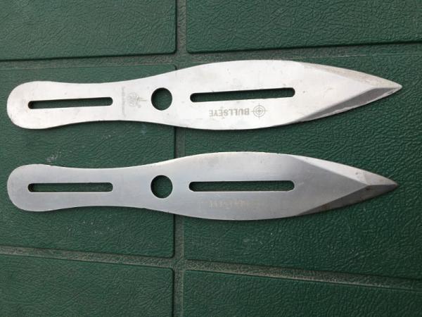 2 Smith&Wesson 10" Pro Series Throwing Knives