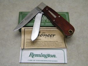 Remington UMC USA 2003 Wood R1178C Bullet Pioneer Trapper Knife in Box