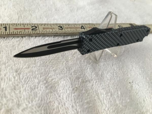 Small OTF Knife Carbon Fiber Pattern Small OTF Knife Carbon Fiber Pattern