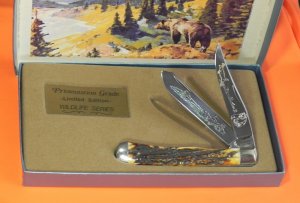 Vintag Queen Trapper Knife w Beautiful Gnarly Deer Stag Handles +Display Box. 1st Ed Wildlife Series