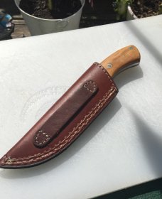 Fixed large clip Blade Damascus Hunter - Beautiful Olivewood hardwood handle & Leather Sheath Fixed large clip Blade Damascus Hunter - Beautiful Olivewood hardwood handle & Leather Sheath