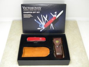 Victorinox Switzerland Stainless Rostfrei Red Champion Officier Suisse Swiss Army Knife set in Box