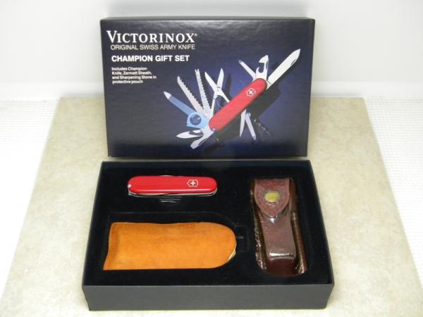 Victorinox Switzerland Stainless Rostfrei Red Champion Officier Suisse Swiss Army Knife set in Box
