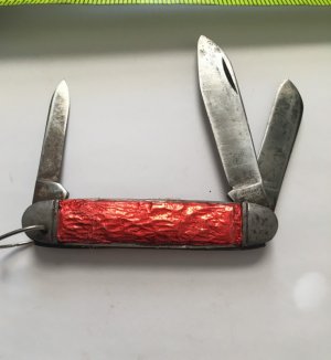 CAMILLUS 4 LINE CATTLE KNIFE - E-Z OPENER - UNIQUE RED SCALES - GREAT FRAME, BLADES & SNAP