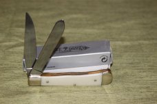 Vintage per-2002 Boker Tree Brand 9525SM Imitation Pearl Trapper knife NIB (#15) Vintage per-2002 Boker Tree Brand 9525SM Imitation Pearl Trapper knife NIB (#15)