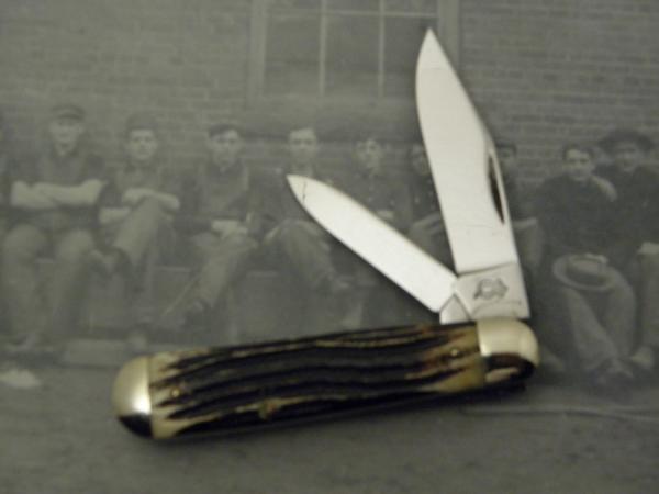 Queen Cutlery #10 heavy jack: 3 5/8” closed, circa 1950, genuine Winterbotton bone handles Queen Cutlery #10 heavy jack: 3 5/8” closed, circa 1950, genuine Winterbotton bone handles