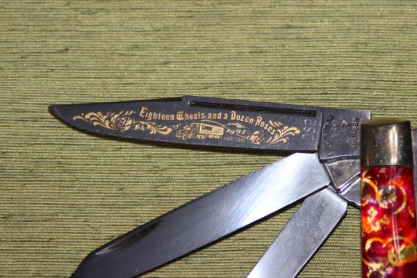 Rare Vintage 1993 Fight'N Rooster LTD Eighteen Wheels and Dozen Roses serial #82 knife (#28) Rare Vintage 1993 Fight'N Rooster LTD Eighteen Wheels and Dozen Roses serial #82 knife (#28)