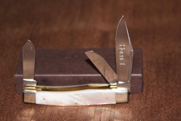 Vintage Simmons Hardware Hornet Big Stockman Mother of Pearl Handles Knife (#99) Vintage Simmons Hardware Hornet Big Stockman Mother of Pearl Handles Knife (#99)