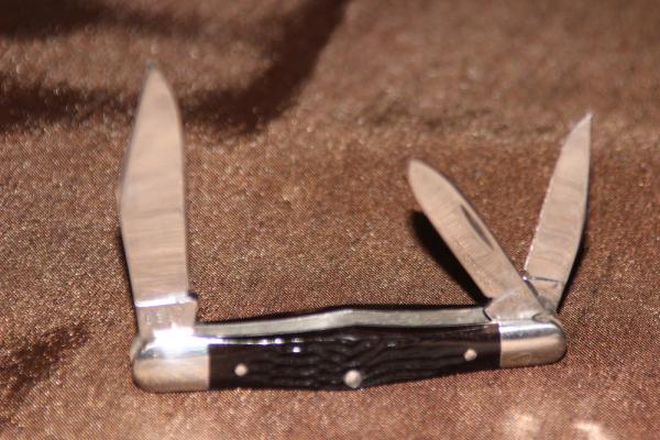 Vintage 1978 Case XX 6383 Whittler red bone knife (#140) Vintage 1978 Case XX 6383 Whittler red bone knife (#140)