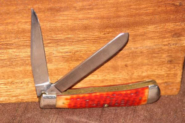 Vintage 1970 Case XX 6254 Trapper Red bone knife (#183) Vintage 1970 Case XX 6254 Trapper Red bone knife (#183)