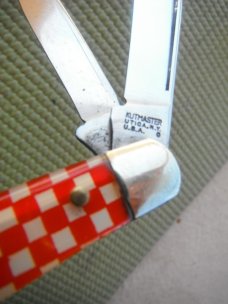VINTAGE STOCKMAN KUTMASTER POCKET KNIFE, 3 BLADES. "PURINA" ADVERTISING CHECKERBOARD SCALES VINTAGE STOCKMAN KUTMASTER POCKET KNIFE, 3 BLADES. "PURINA" ADVERTISING CHECKERBOARD SCALES