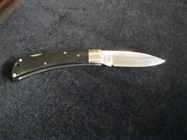 Case XX USA 21051 LSSP 4-DOT 1986 Lockback Knife-no cracks and hasn't been used. Case XX USA 21051 LSSP 4-DOT 1986 Lockback Knife-no cracks and hasn't been used.