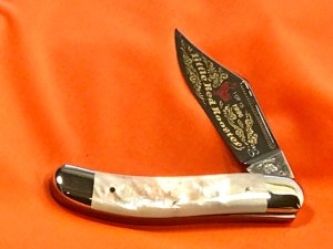 Fight'n Rooster 1 Blade Serpentine w/ Hunter Blade. Fiery Mother of Pearl Handles & Blade Etch