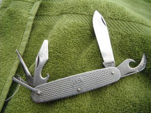 1988 Camillus U.S. Military Folding Pocket Knife. 
