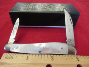 Queen #46 Mother of Pearl Whittler D-2 
