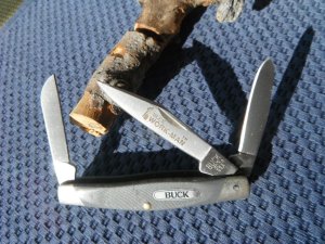 Rare, BUCK USA 303 Folding Knife, Collectible, Work-man Etching on the blade. 3 blade Stockman.