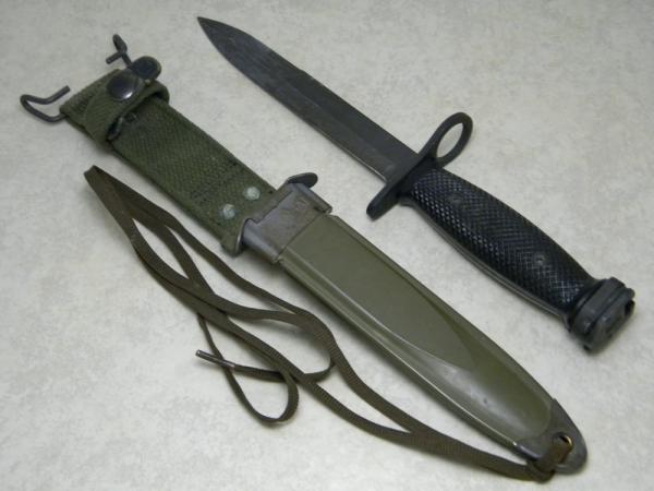US M7 CONETTA US Military Bayonet with US M8A1 Olive Drab Green Scabbard - Vietnam Era
