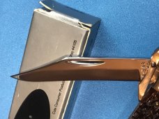 Ka-Bar Cheetah / Swing Guard Knife w/ Nice Red Bone Handles & Dog Head Shield -NOS in Box & M/NM Ka-Bar Cheetah / Swing Guard Knife w/ Nice Red Bone Handles & Dog Head Shield -NOS in Box & M/NM